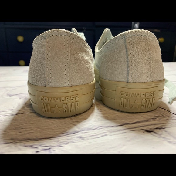Women’s size 5 low top converse - Picture 5 of 5